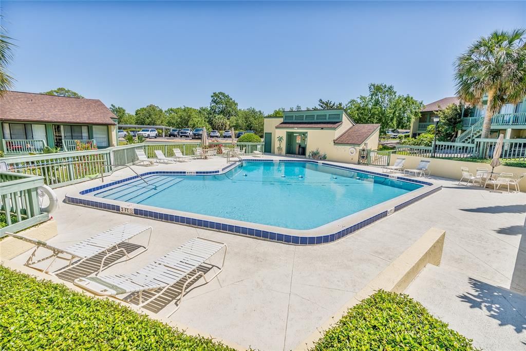 合同活跃: $189,900 (1 贝兹, 1 浴室, 1033 平方英尺)