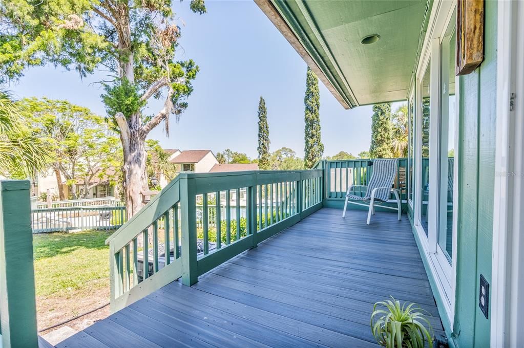 合同活跃: $189,900 (1 贝兹, 1 浴室, 1033 平方英尺)