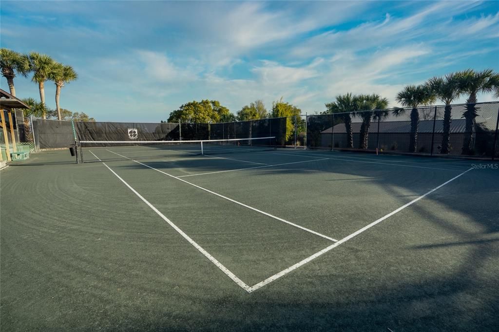 合同活跃: $189,900 (1 贝兹, 1 浴室, 1033 平方英尺)