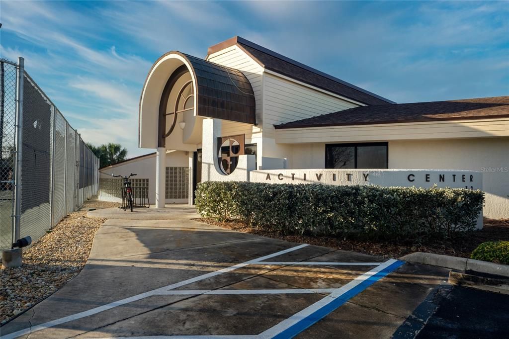 合同活跃: $189,900 (1 贝兹, 1 浴室, 1033 平方英尺)