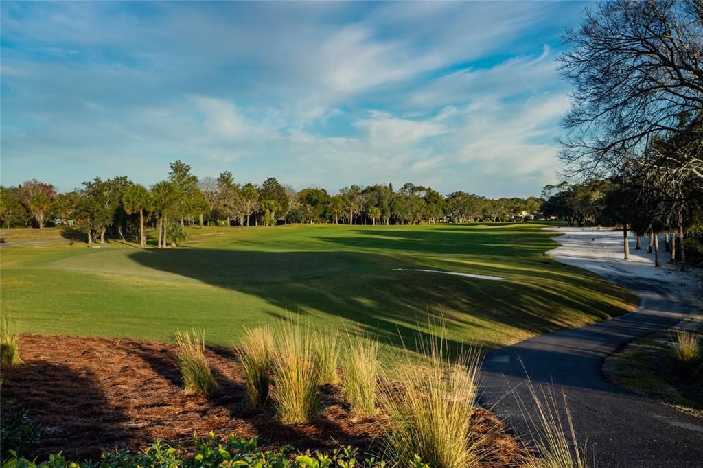 合同活跃: $189,900 (1 贝兹, 1 浴室, 1033 平方英尺)