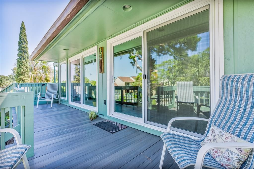 合同活跃: $189,900 (1 贝兹, 1 浴室, 1033 平方英尺)