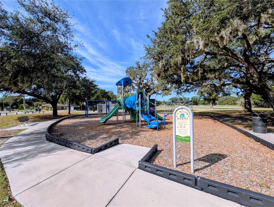 En Venta: $325,000 (0.54 acres)