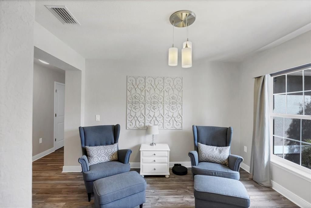 Activo con contrato: $434,900 (4 camas, 2 baños, 2557 Pies cuadrados)