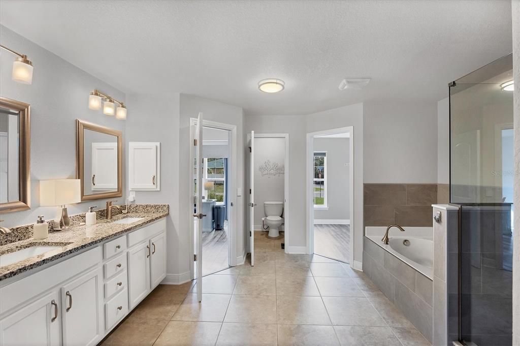 Activo con contrato: $434,900 (4 camas, 2 baños, 2557 Pies cuadrados)