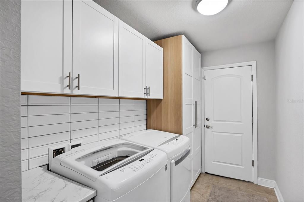 Activo con contrato: $434,900 (4 camas, 2 baños, 2557 Pies cuadrados)