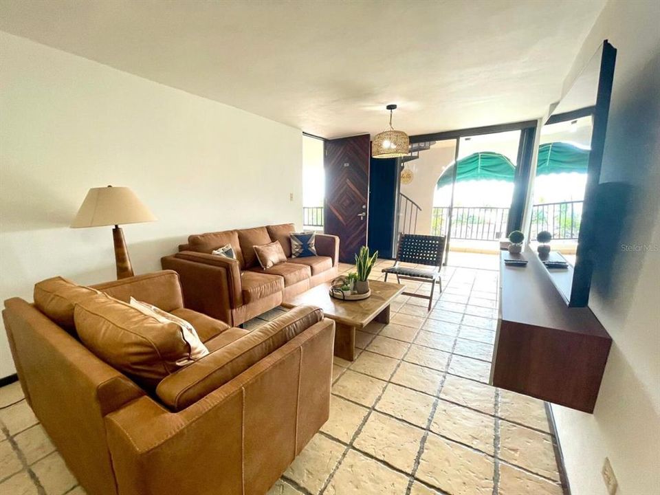 待售: $325,000 (3 贝兹, 2 浴室, 3081 平方英尺)