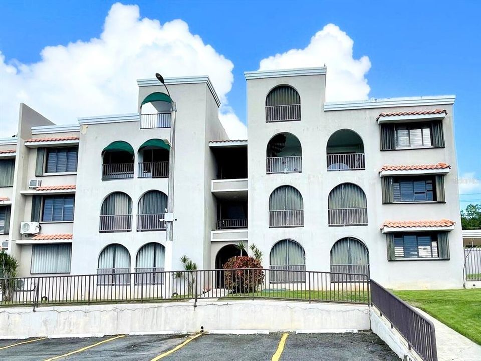 待售: $325,000 (3 贝兹, 2 浴室, 3081 平方英尺)