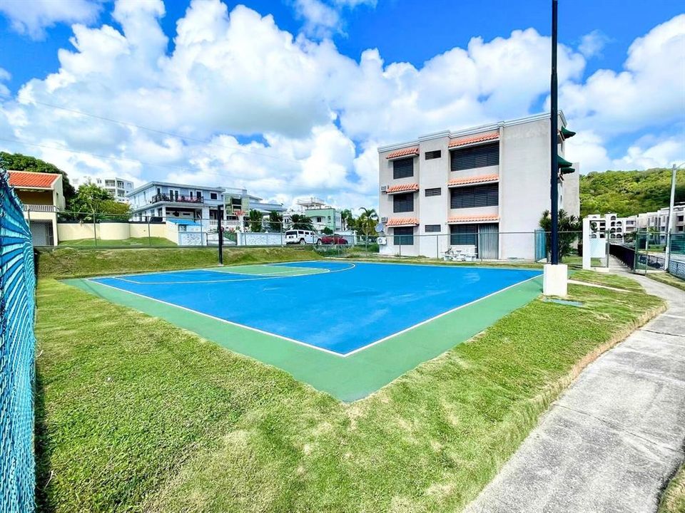 待售: $325,000 (3 贝兹, 2 浴室, 3081 平方英尺)