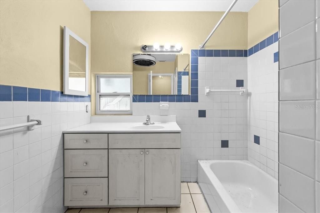 For Sale: $440,000 (3 beds, 2 baths, 1711 Square Feet)