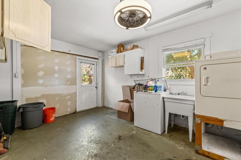 For Sale: $440,000 (3 beds, 2 baths, 1711 Square Feet)