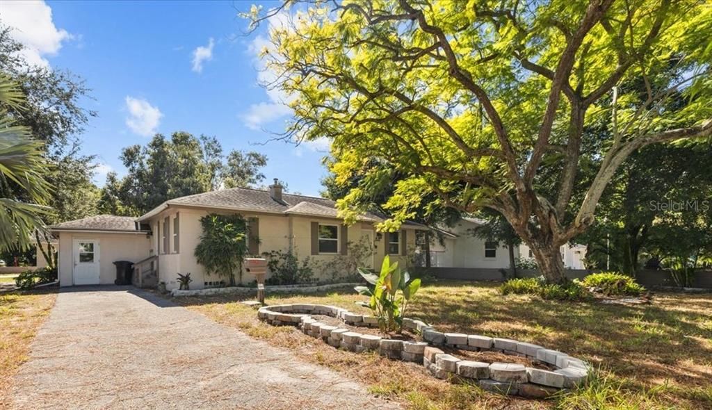 For Sale: $440,000 (3 beds, 2 baths, 1711 Square Feet)