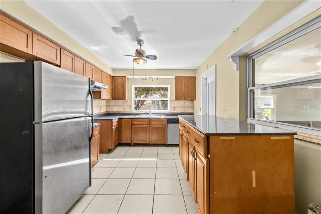 For Sale: $440,000 (3 beds, 2 baths, 1711 Square Feet)