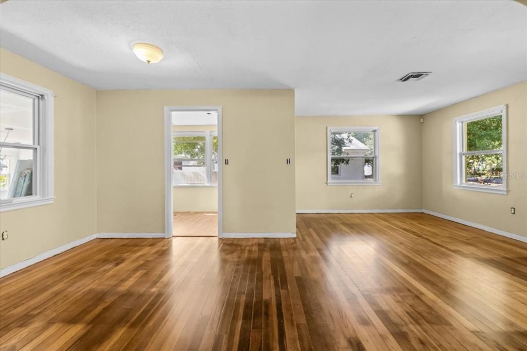 For Sale: $440,000 (3 beds, 2 baths, 1711 Square Feet)