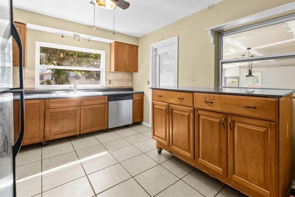 For Sale: $440,000 (3 beds, 2 baths, 1711 Square Feet)