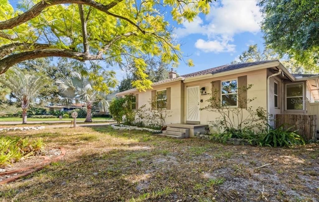 For Sale: $440,000 (3 beds, 2 baths, 1711 Square Feet)