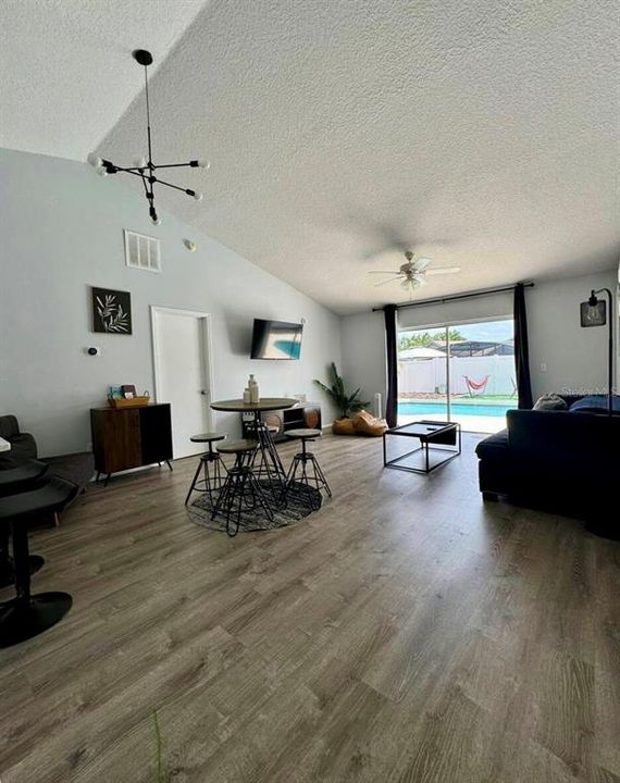 En Venta: $360,000 (3 camas, 2 baños, 1108 Pies cuadrados)