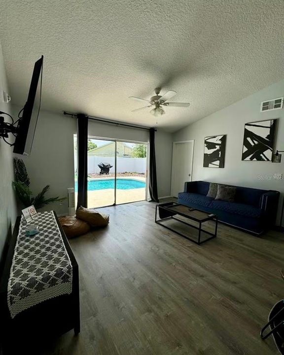 En Venta: $360,000 (3 camas, 2 baños, 1108 Pies cuadrados)