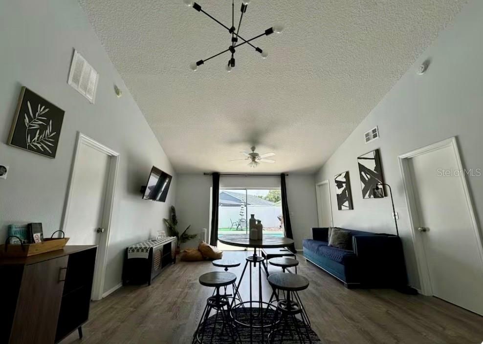 En Venta: $360,000 (3 camas, 2 baños, 1108 Pies cuadrados)