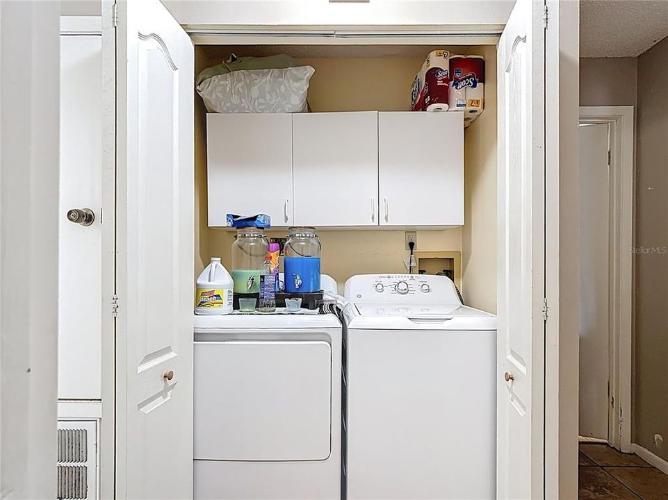 For Sale: $184,000 (2 beds, 2 baths, 938 Square Feet)