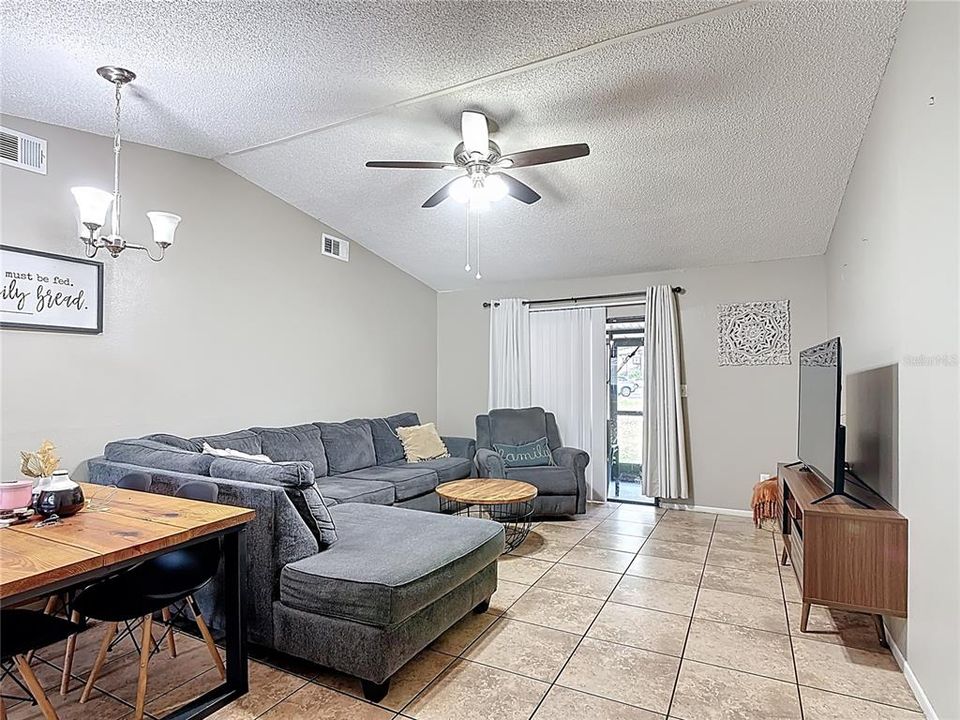 For Sale: $184,000 (2 beds, 2 baths, 938 Square Feet)