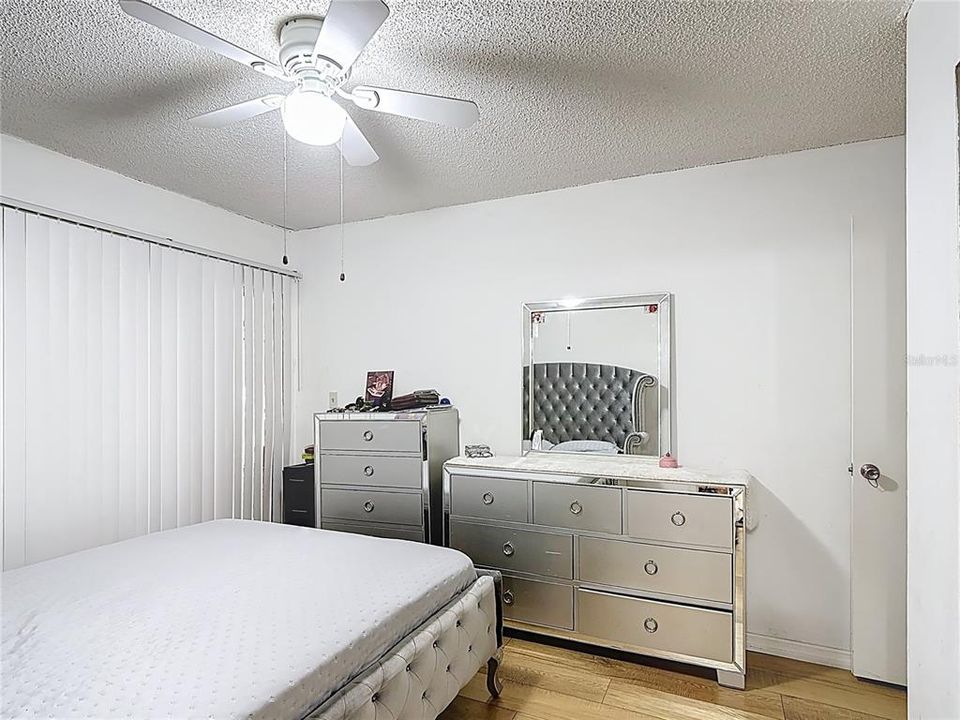 For Sale: $184,000 (2 beds, 2 baths, 938 Square Feet)