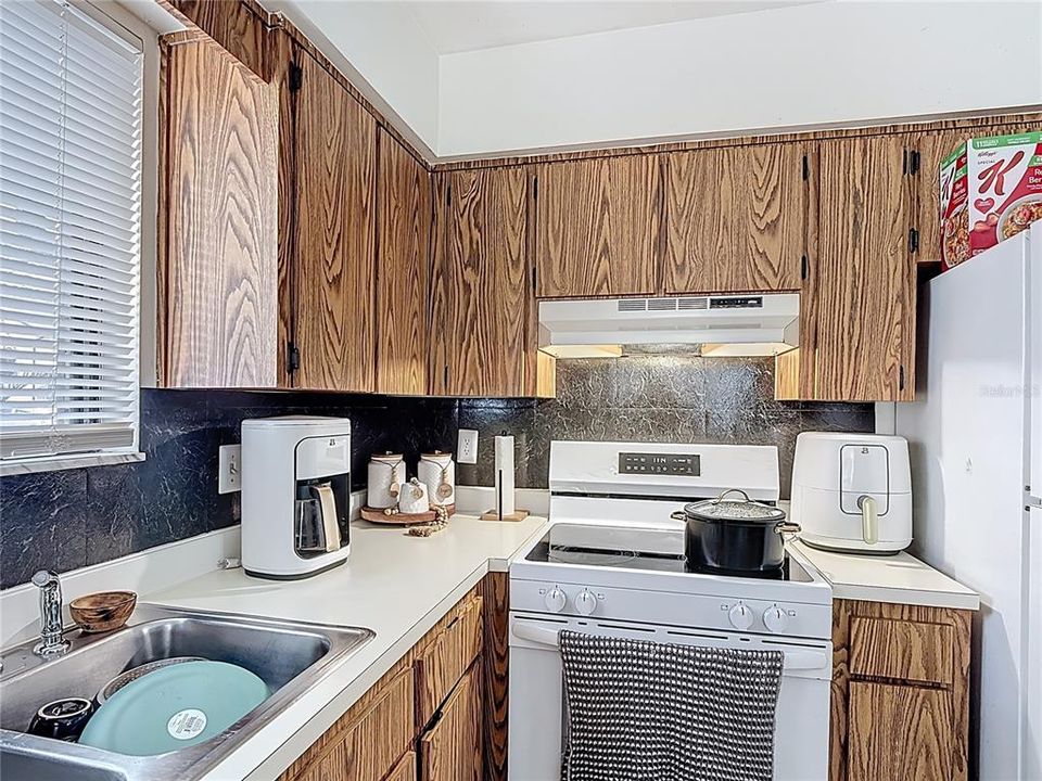 For Sale: $184,000 (2 beds, 2 baths, 938 Square Feet)