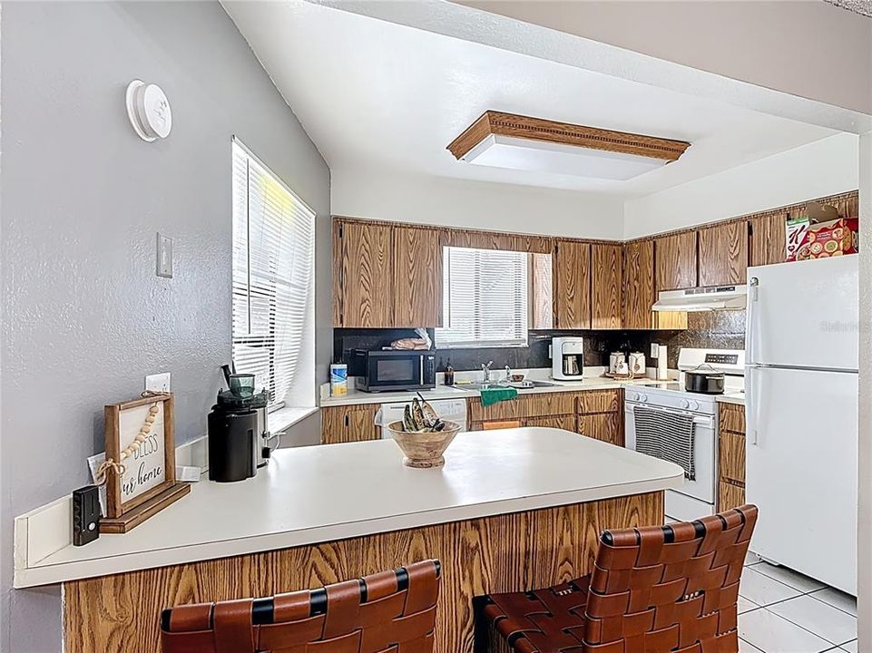 For Sale: $184,000 (2 beds, 2 baths, 938 Square Feet)