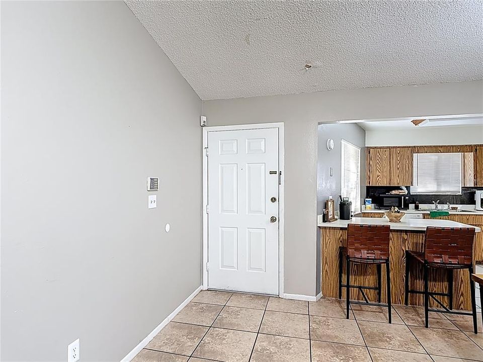 For Sale: $184,000 (2 beds, 2 baths, 938 Square Feet)