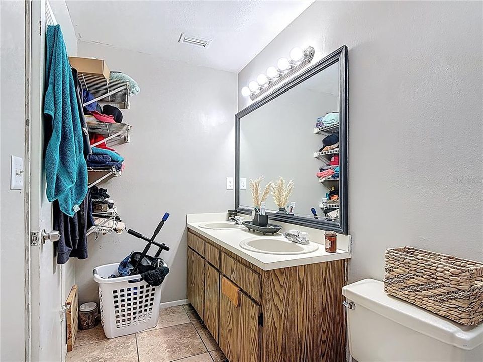 For Sale: $184,000 (2 beds, 2 baths, 938 Square Feet)