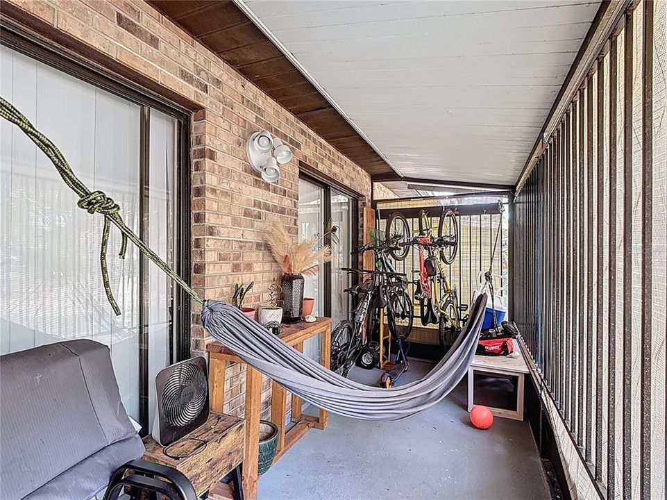 For Sale: $184,000 (2 beds, 2 baths, 938 Square Feet)