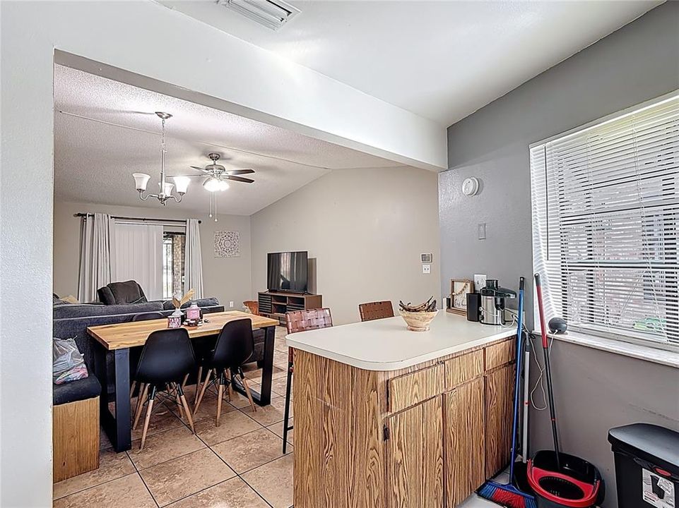 For Sale: $184,000 (2 beds, 2 baths, 938 Square Feet)