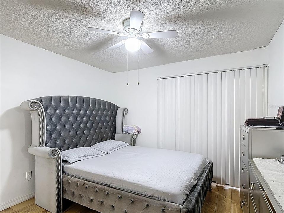 For Sale: $184,000 (2 beds, 2 baths, 938 Square Feet)