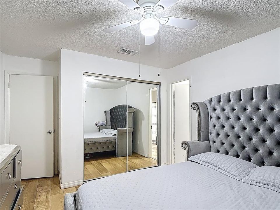 For Sale: $184,000 (2 beds, 2 baths, 938 Square Feet)