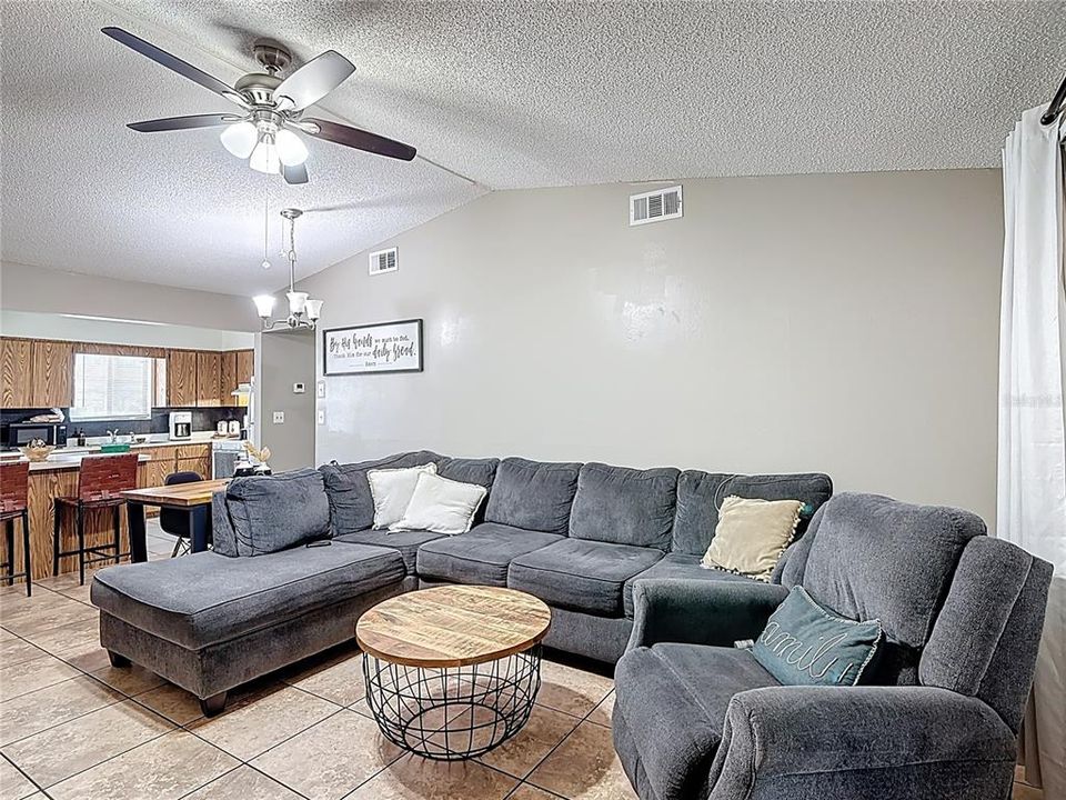 For Sale: $184,000 (2 beds, 2 baths, 938 Square Feet)