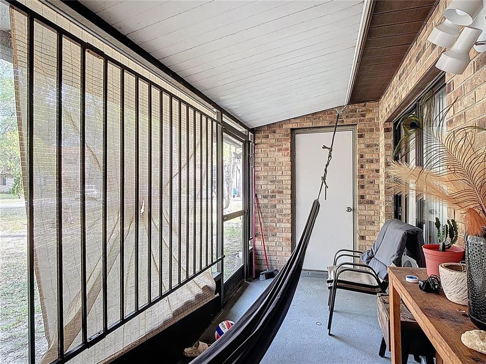 For Sale: $184,000 (2 beds, 2 baths, 938 Square Feet)