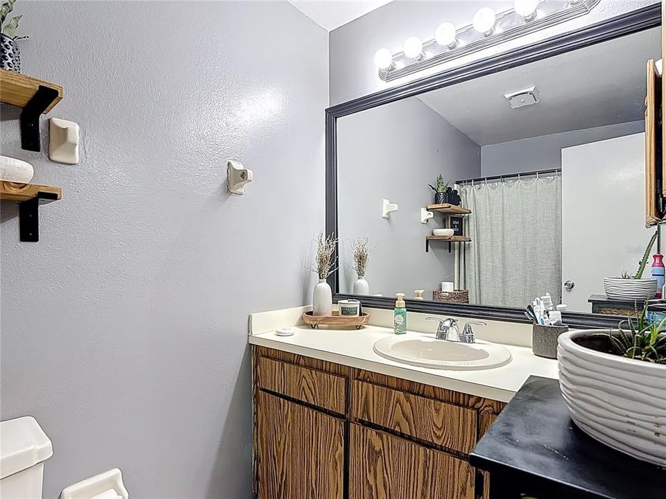 For Sale: $184,000 (2 beds, 2 baths, 938 Square Feet)