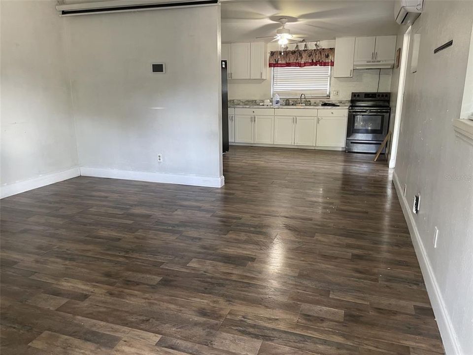 For Sale: $198,900 (2 beds, 1 baths, 840 Square Feet)