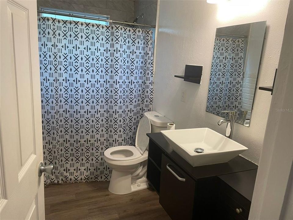 For Sale: $198,900 (2 beds, 1 baths, 840 Square Feet)