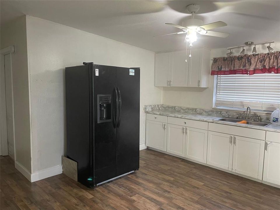 For Sale: $198,900 (2 beds, 1 baths, 840 Square Feet)