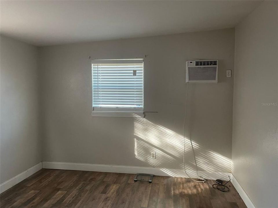 For Sale: $198,900 (2 beds, 1 baths, 840 Square Feet)