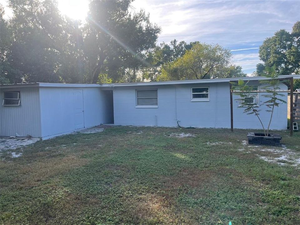 For Sale: $198,900 (2 beds, 1 baths, 840 Square Feet)