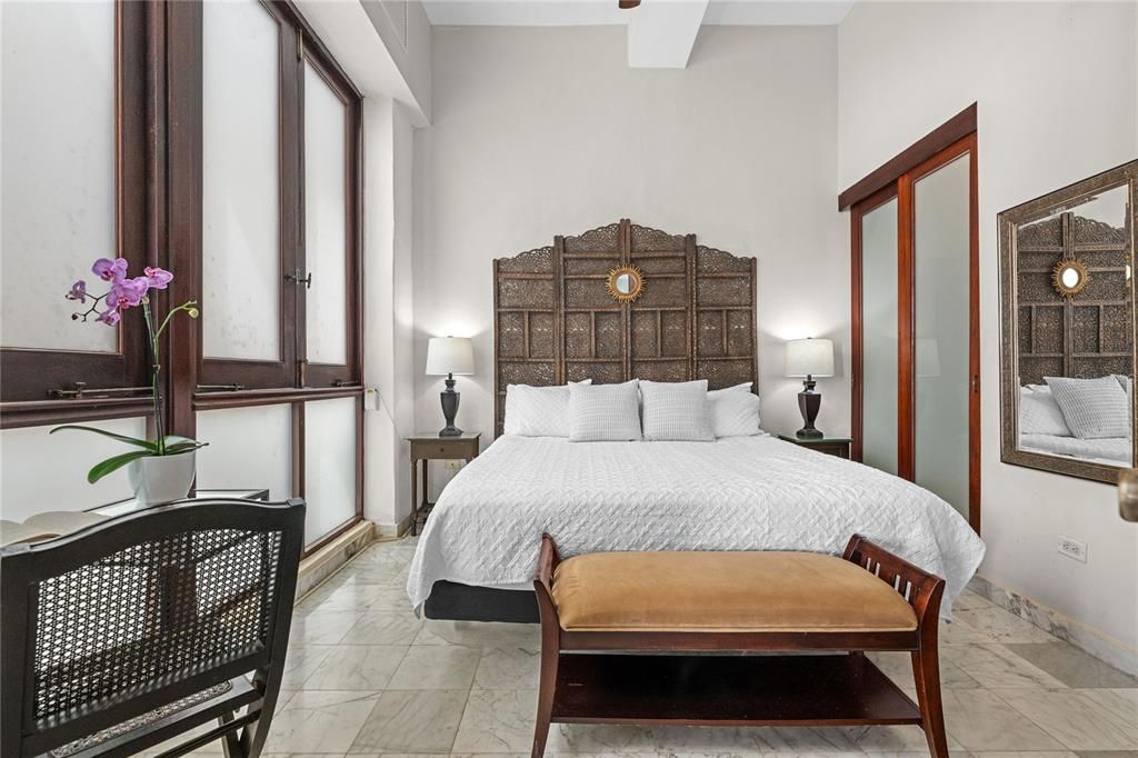 待售: $950,000 (2 贝兹, 2 浴室, 1218 平方英尺)