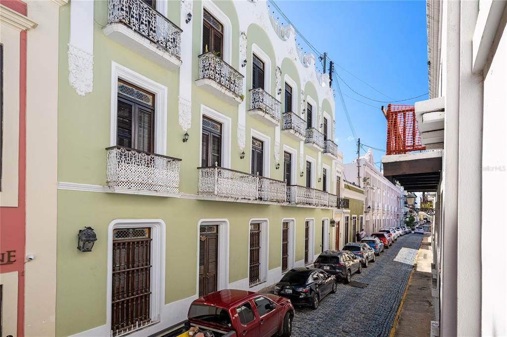 待售: $950,000 (2 贝兹, 2 浴室, 1218 平方英尺)