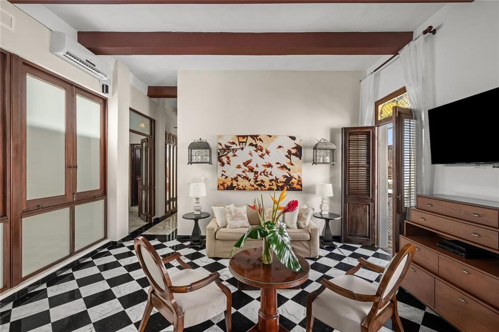 待售: $950,000 (2 贝兹, 2 浴室, 1218 平方英尺)