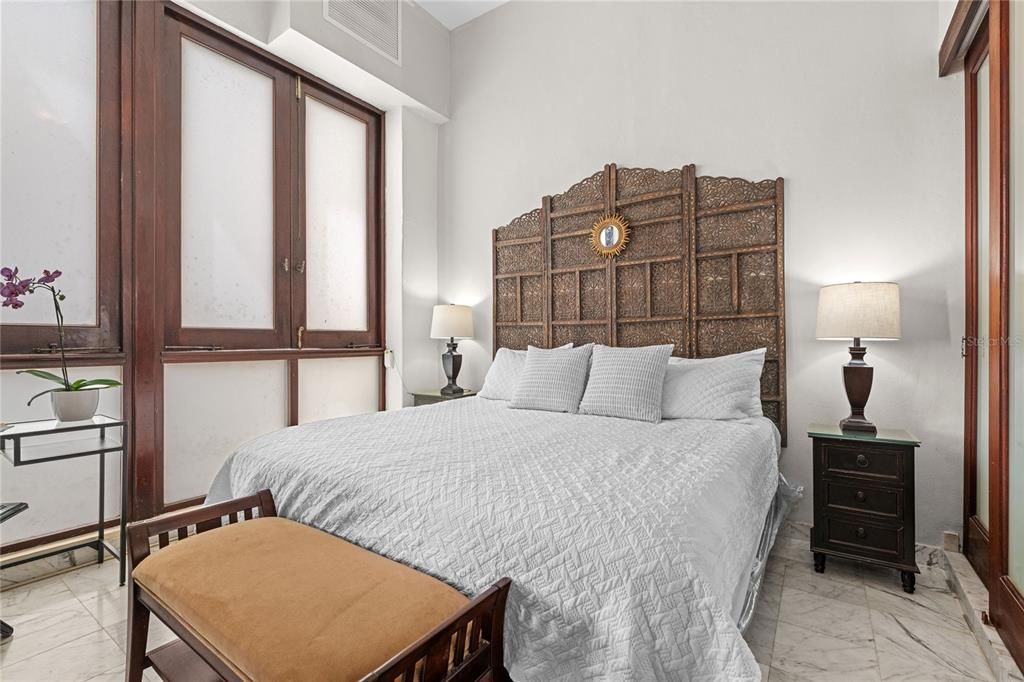 待售: $950,000 (2 贝兹, 2 浴室, 1218 平方英尺)