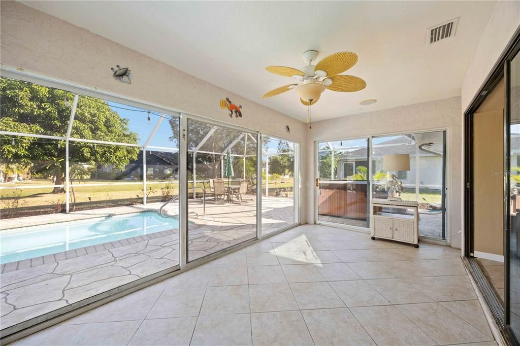 合同活跃: $295,000 (2 贝兹, 2 浴室, 1190 平方英尺)