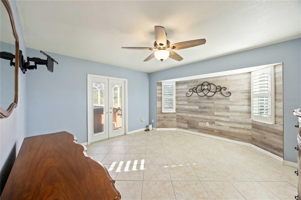 合同活跃: $295,000 (2 贝兹, 2 浴室, 1190 平方英尺)