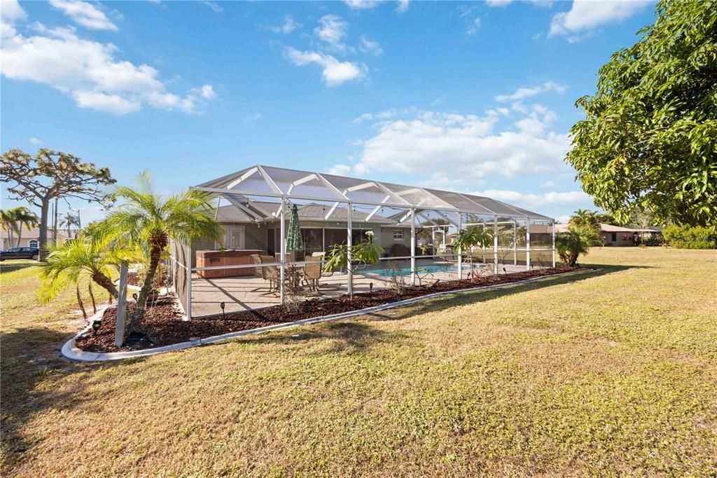 合同活跃: $295,000 (2 贝兹, 2 浴室, 1190 平方英尺)