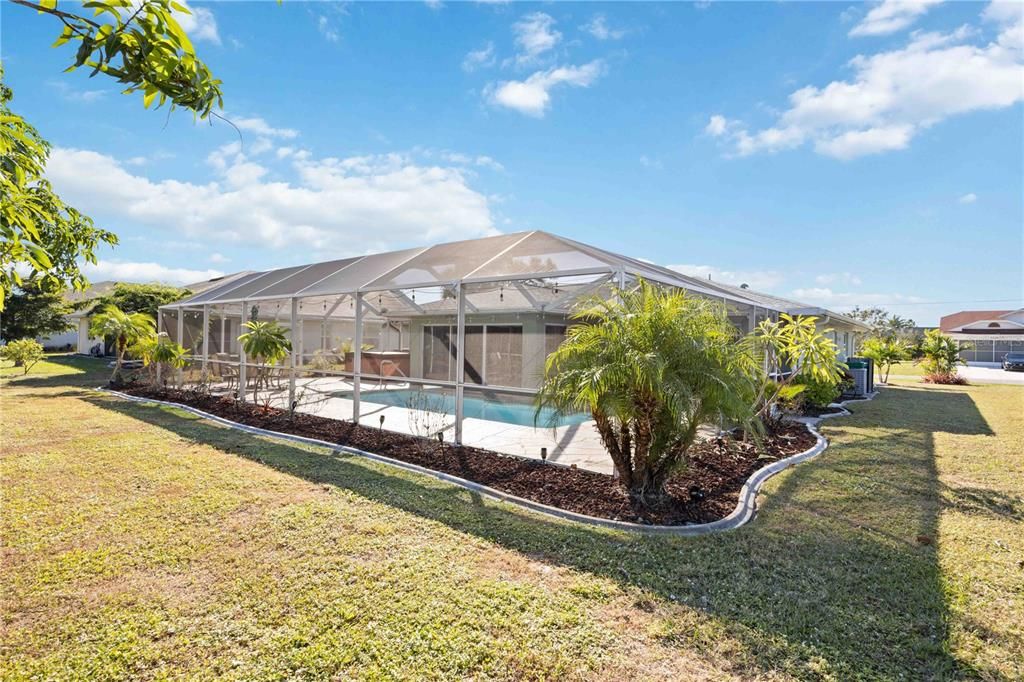 合同活跃: $295,000 (2 贝兹, 2 浴室, 1190 平方英尺)